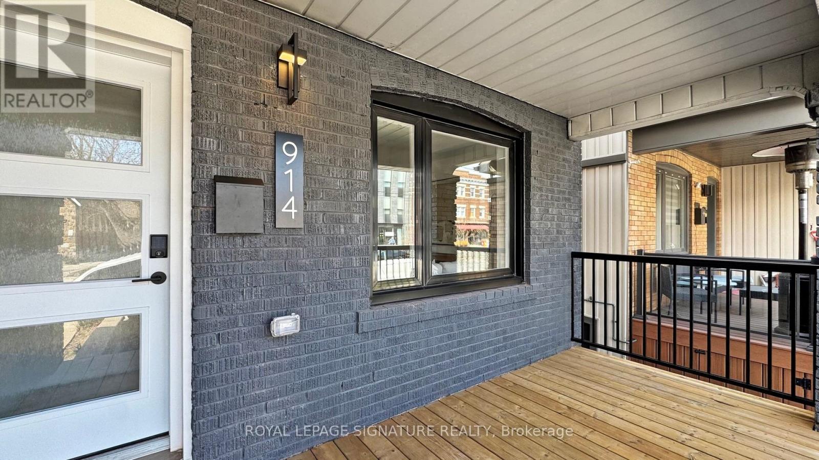 914 Broadview Avenue, Toronto, Ontario  M4K 2R1 - Photo 2 - E12512406