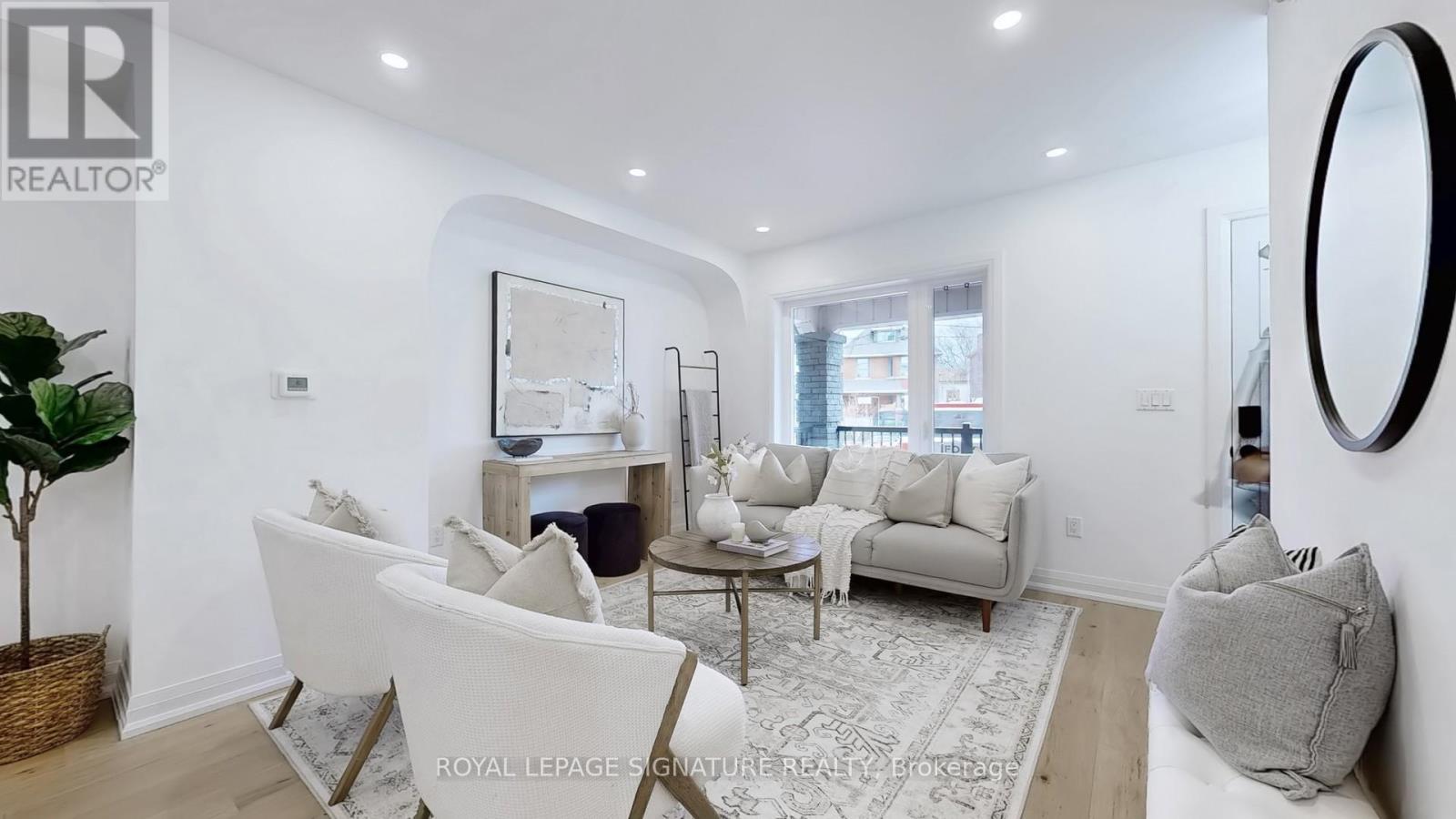 914 Broadview Avenue, Toronto, Ontario  M4K 2R1 - Photo 3 - E12512406