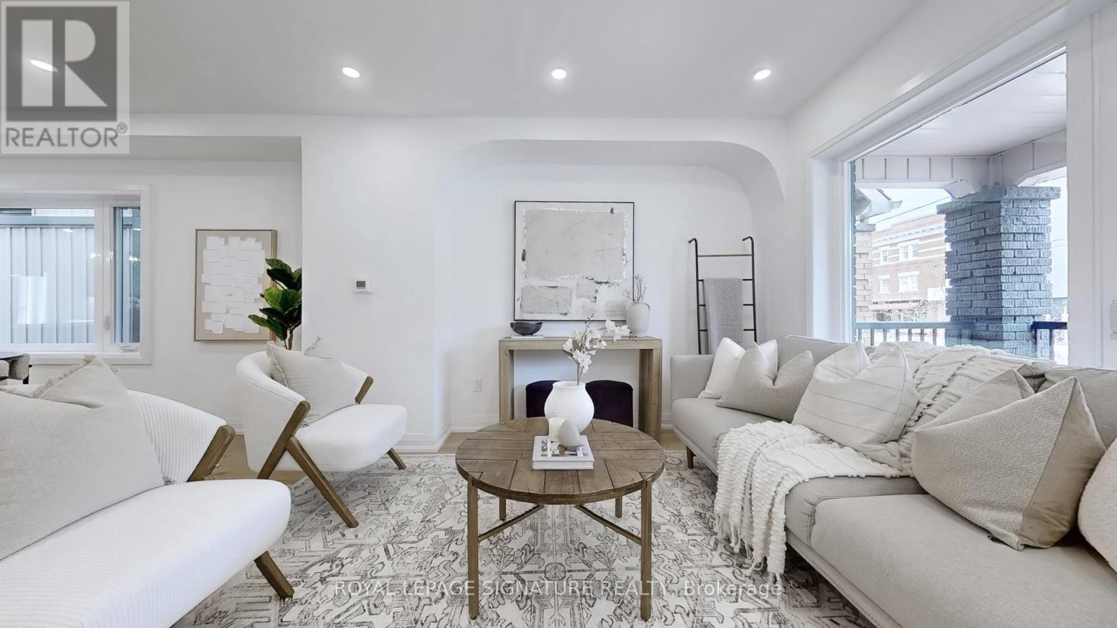 914 Broadview Avenue, Toronto, Ontario  M4K 2R1 - Photo 4 - E12512406