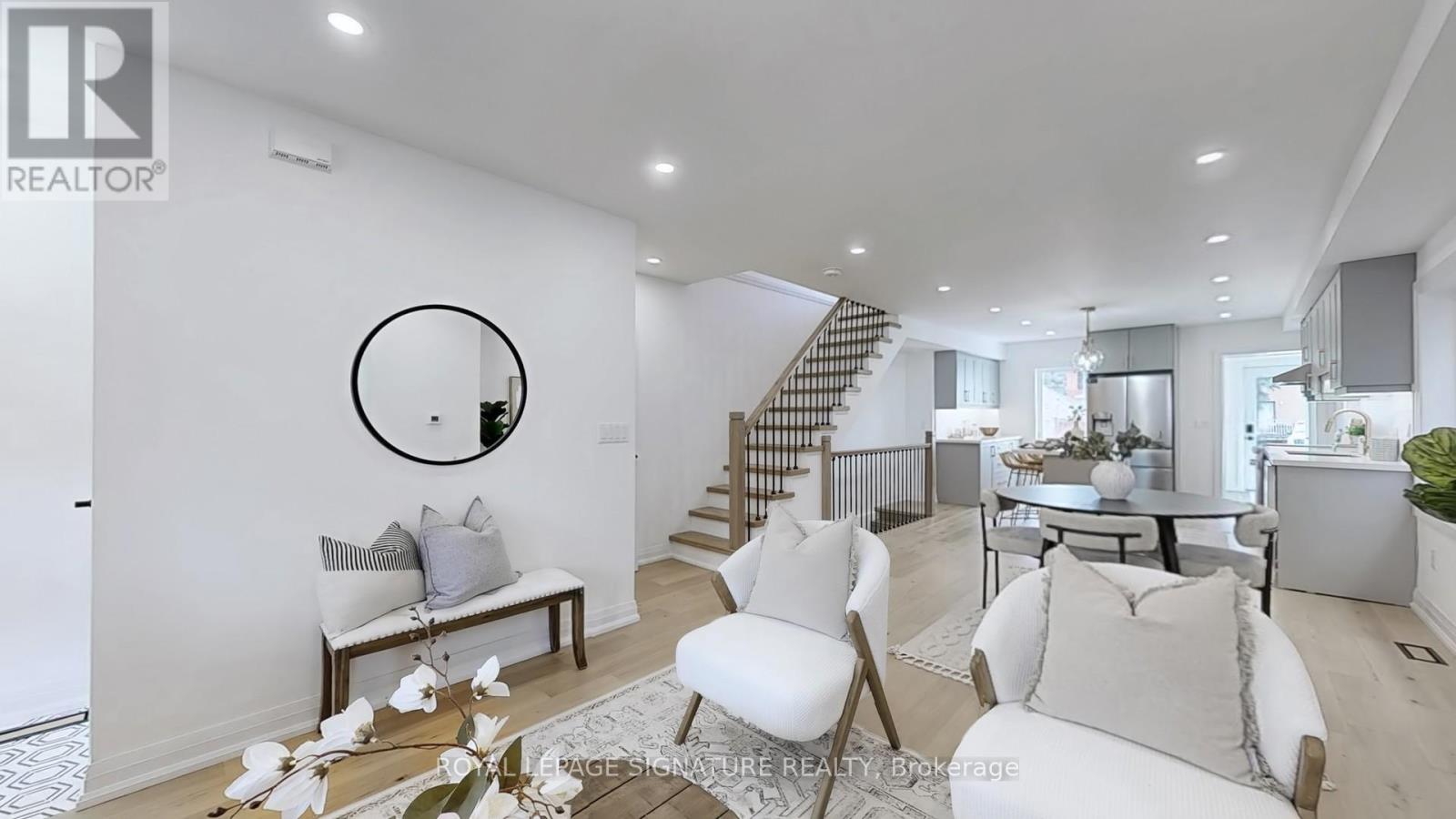 914 Broadview Avenue, Toronto, Ontario  M4K 2R1 - Photo 5 - E12512406