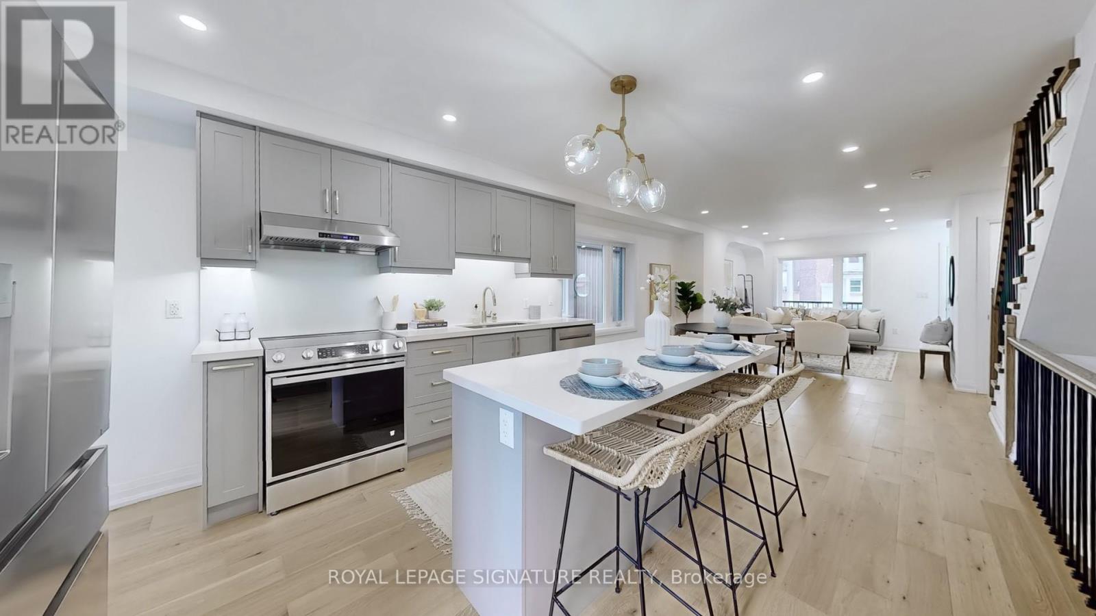 914 Broadview Avenue, Toronto, Ontario  M4K 2R1 - Photo 8 - E12512406