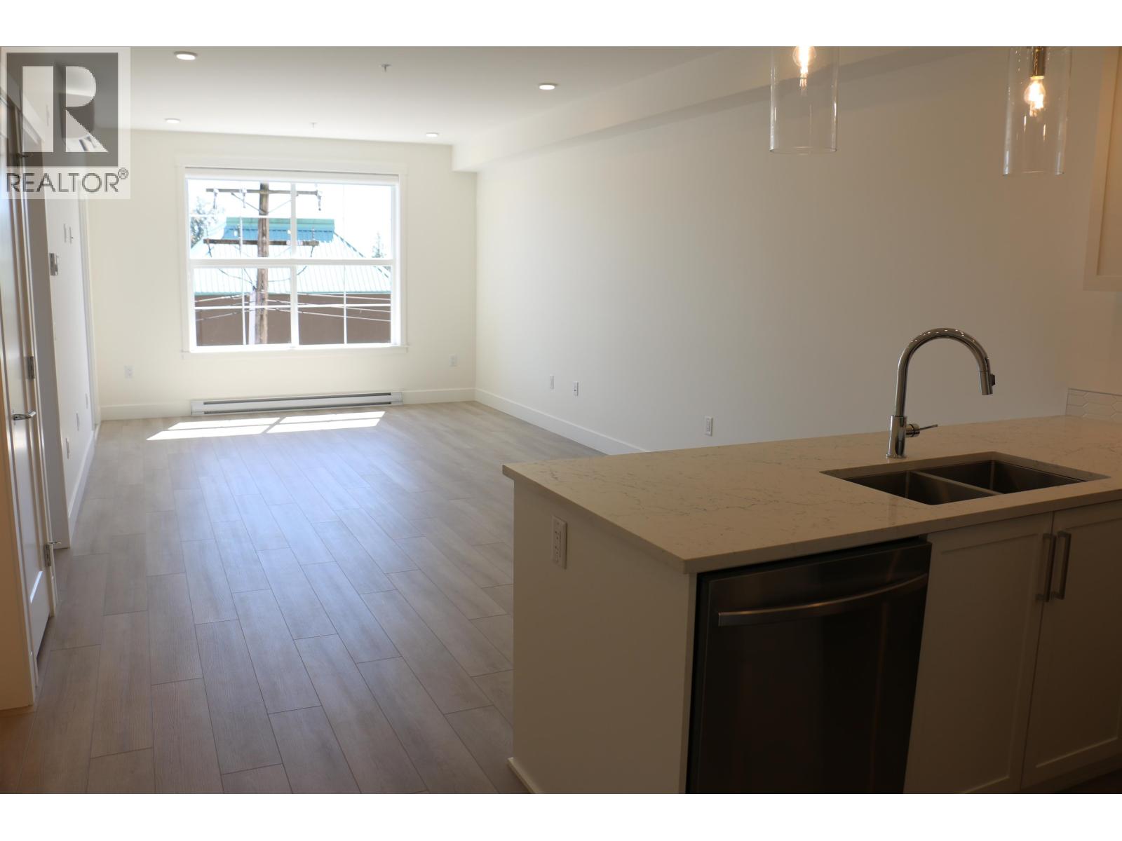 308 22633 Selkirk Avenue, Maple Ridge, British Columbia  V2X 1C7 - Photo 2 - R3064977