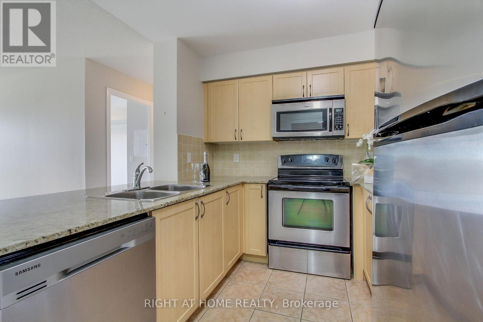 712 - 7 North Park Road, Vaughan, Ontario  L4J 0C9 - Photo 12 - N12512344