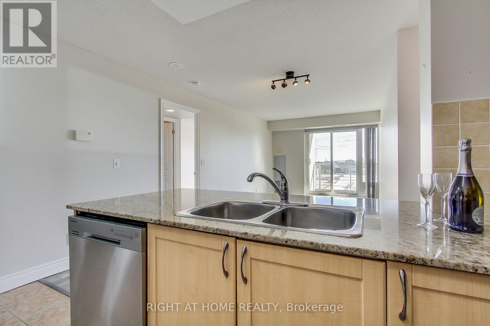 712 - 7 North Park Road, Vaughan, Ontario  L4J 0C9 - Photo 13 - N12512344