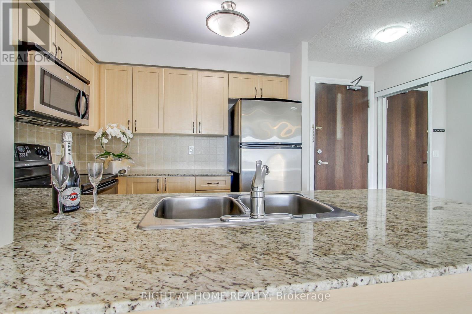 712 - 7 North Park Road, Vaughan, Ontario  L4J 0C9 - Photo 14 - N12512344