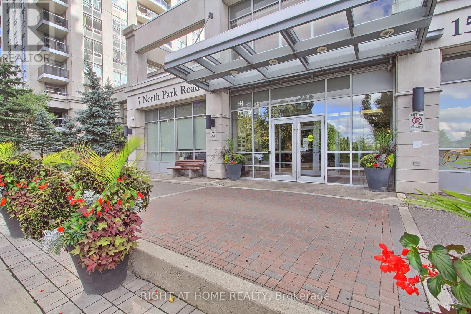 712 - 7 North Park Road, Vaughan, Ontario  L4J 0C9 - Photo 3 - N12512344