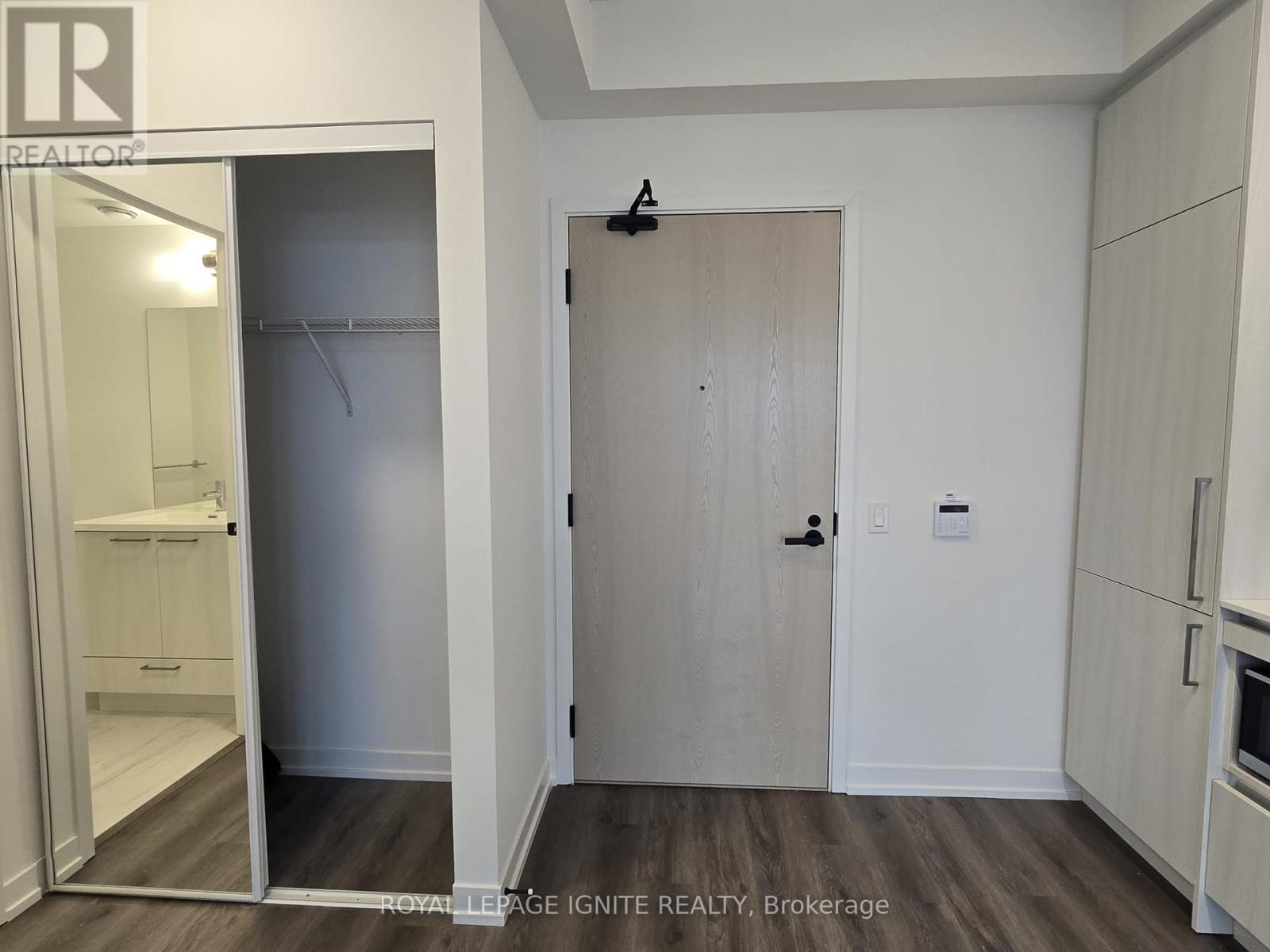 1711 - 225 Commerce Street, Vaughan, Ontario  L4K 0R1 - Photo 3 - N12512400