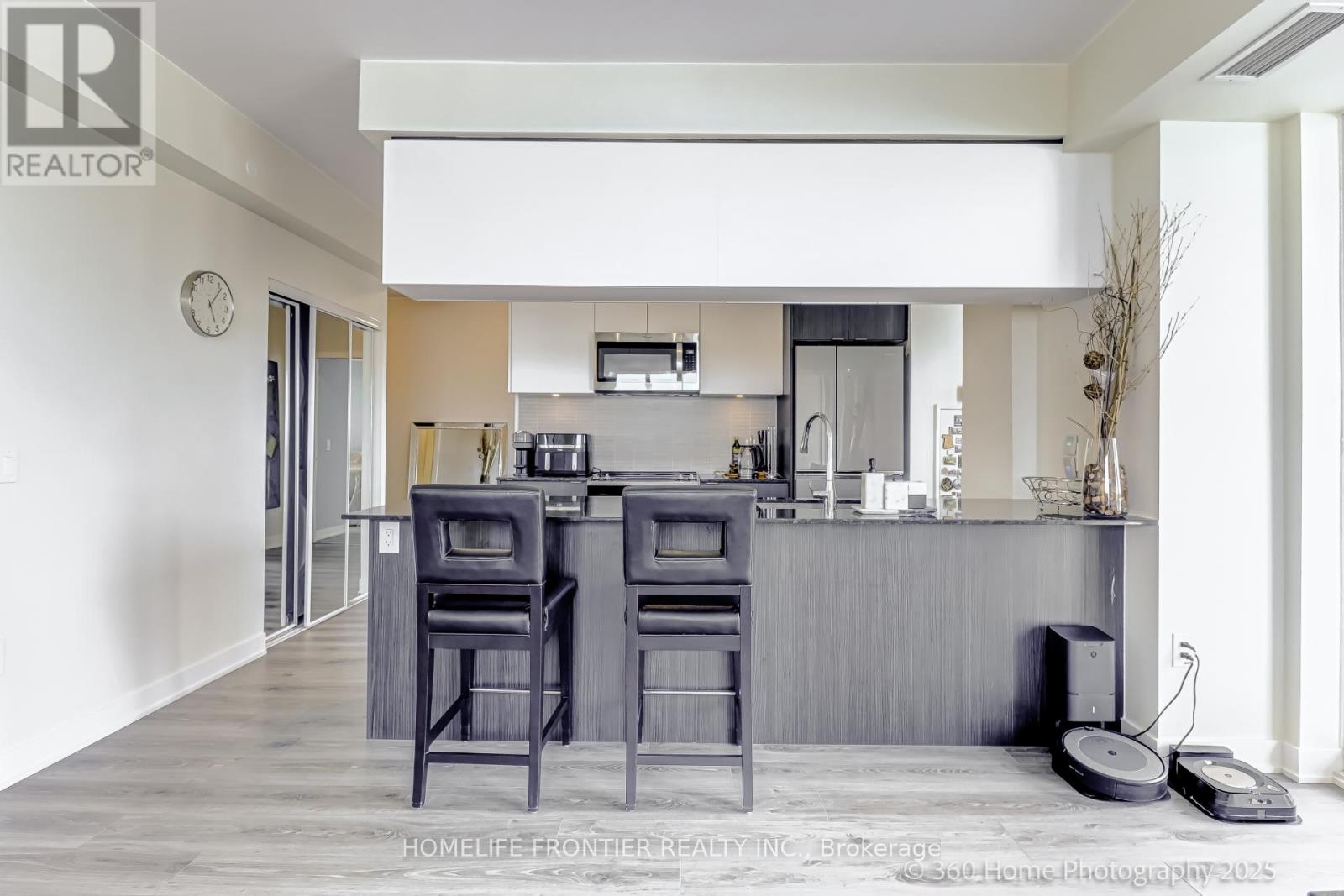 904 - 100 Eagle Rock Way W, Vaughan, Ontario  L6A 5B9 - Photo 12 - N12512432