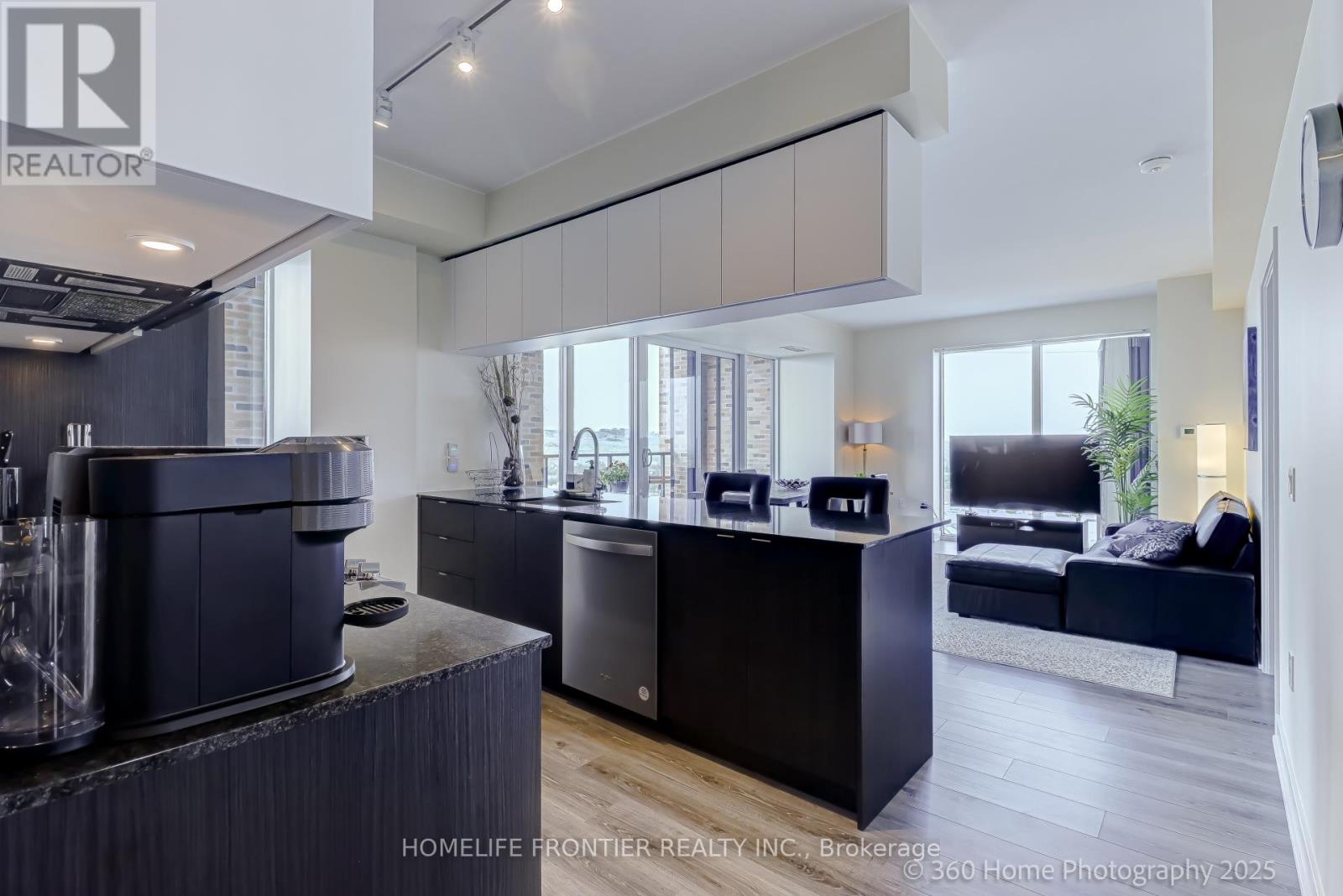 904 - 100 Eagle Rock Way W, Vaughan, Ontario  L6A 5B9 - Photo 9 - N12512432