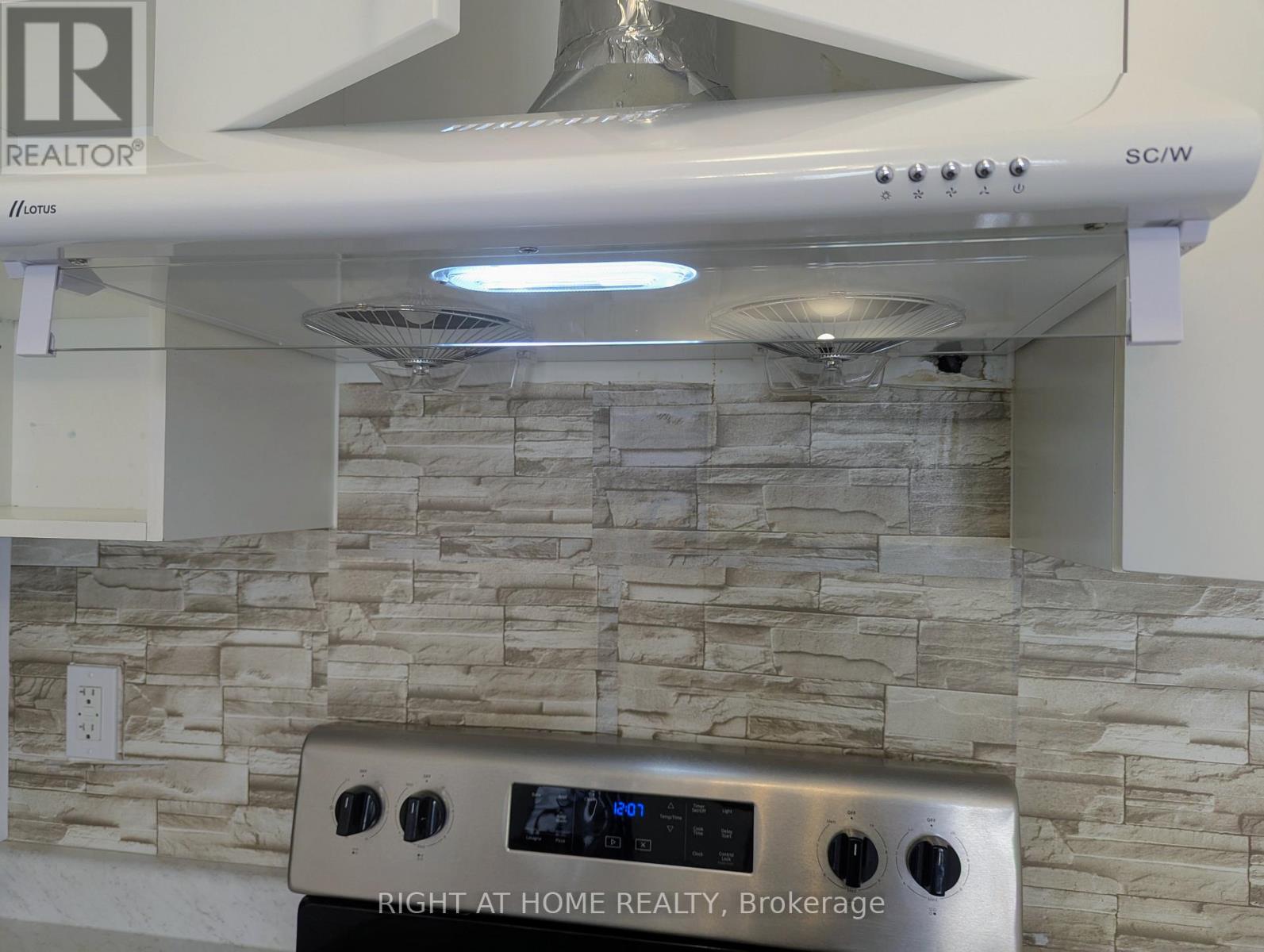 7 Carneros Way, Markham, Ontario  L6B 1R2 - Photo 5 - N12512474