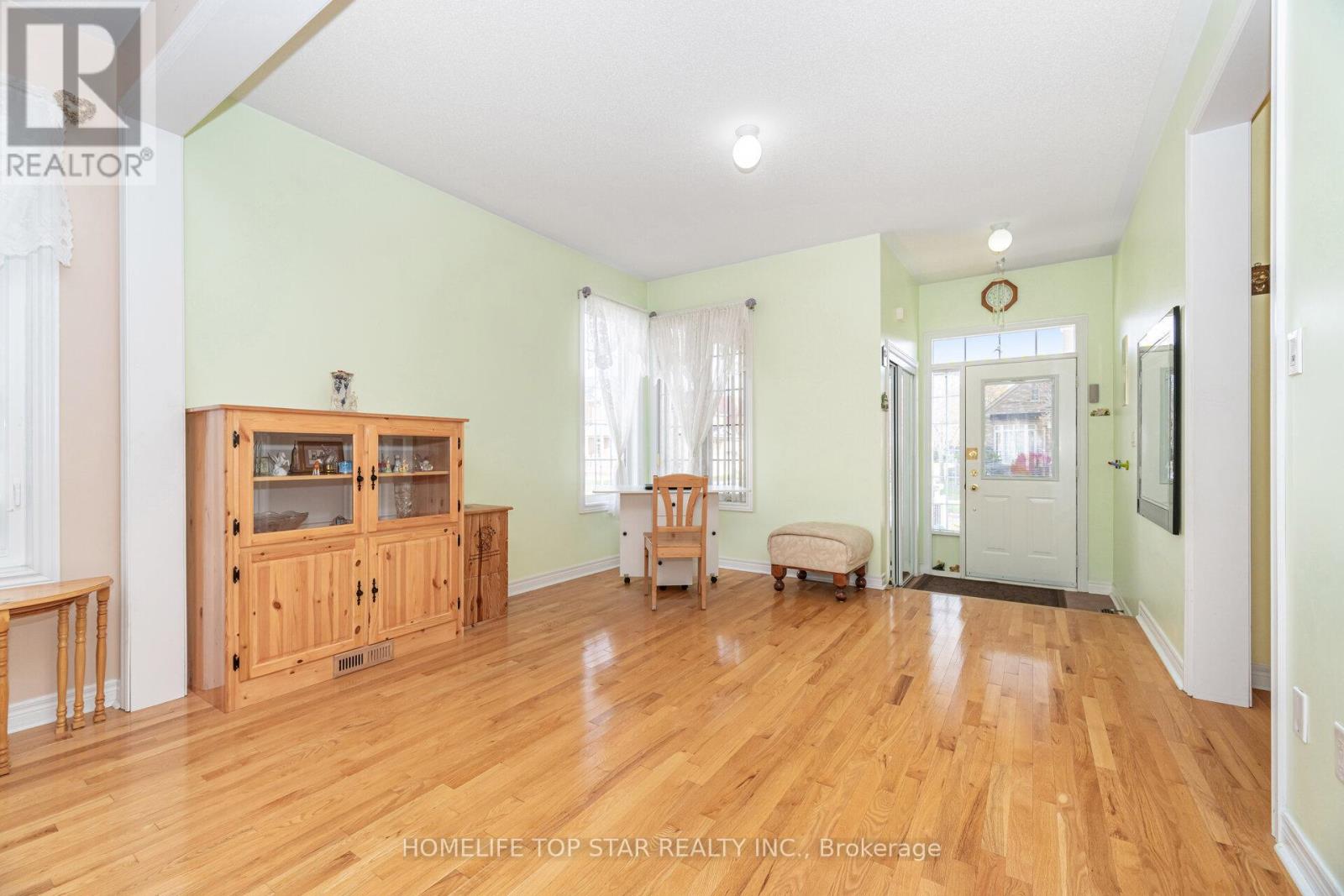 26 Delray Drive, Markham, Ontario  L6E 1Y6 - Photo 10 - N12512478