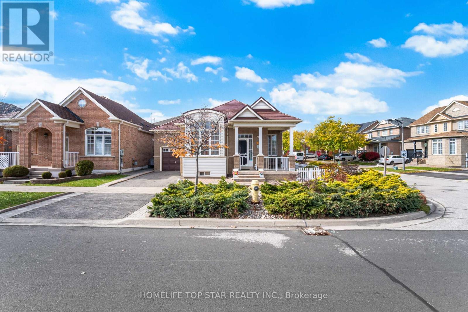 26 Delray Drive, Markham, Ontario  L6E 1Y6 - Photo 2 - N12512478