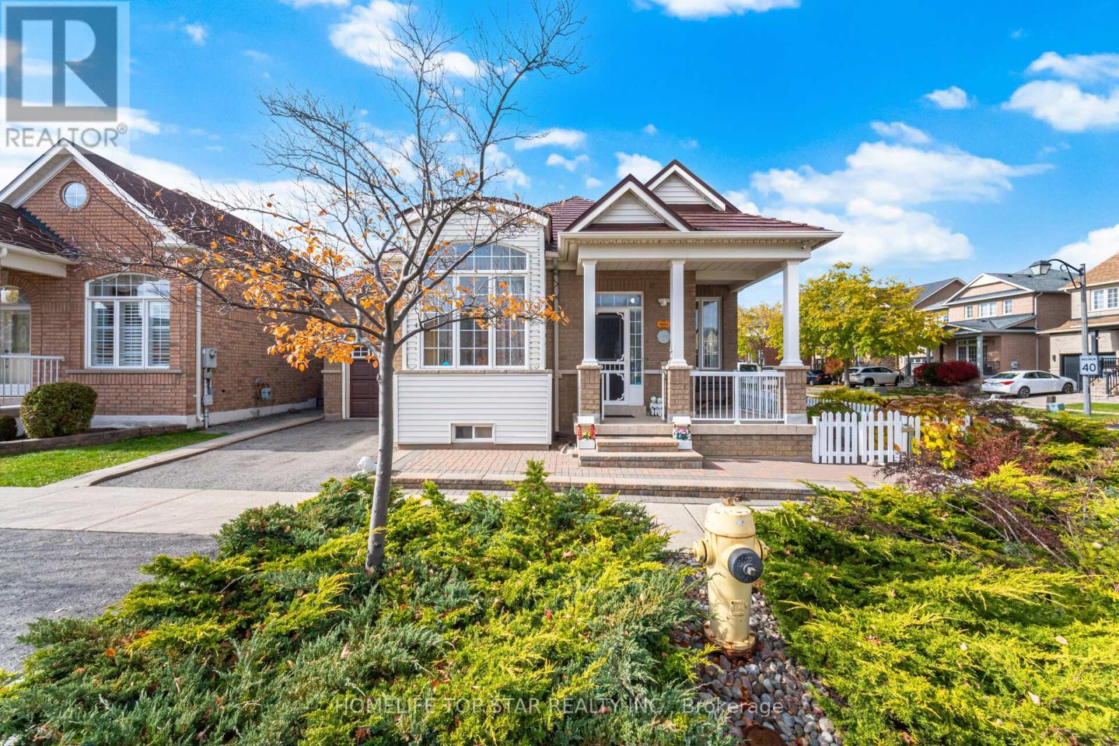 26 Delray Drive, Markham, Ontario  L6E 1Y6 - Photo 3 - N12512478