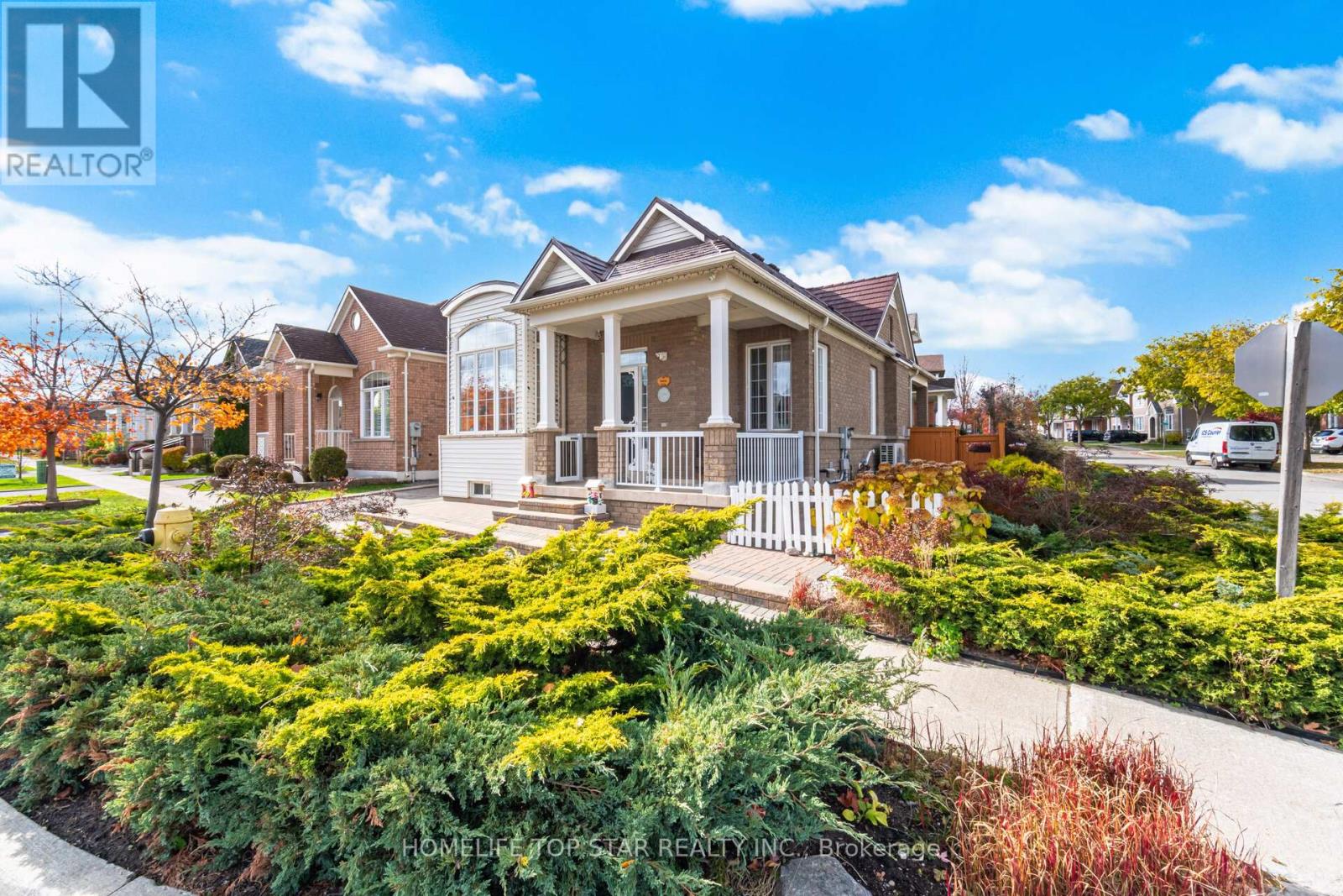 26 Delray Drive, Markham, Ontario  L6E 1Y6 - Photo 5 - N12512478