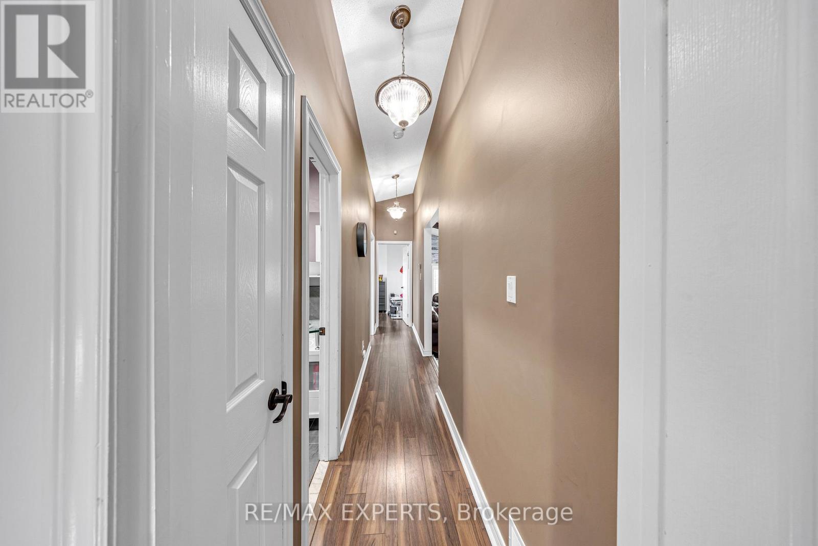 945 Nantyr Drive, Innisfil, Ontario  L9S 1S7 - Photo 10 - N12512482