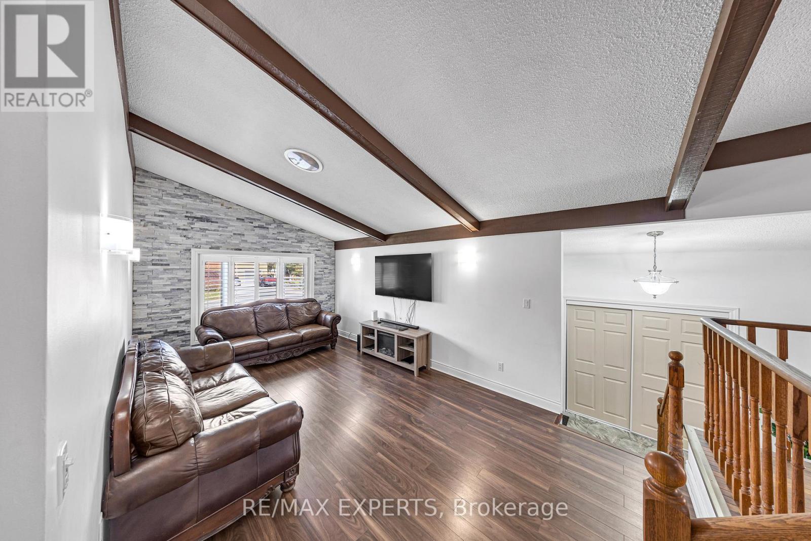 945 Nantyr Drive, Innisfil, Ontario  L9S 1S7 - Photo 3 - N12512482