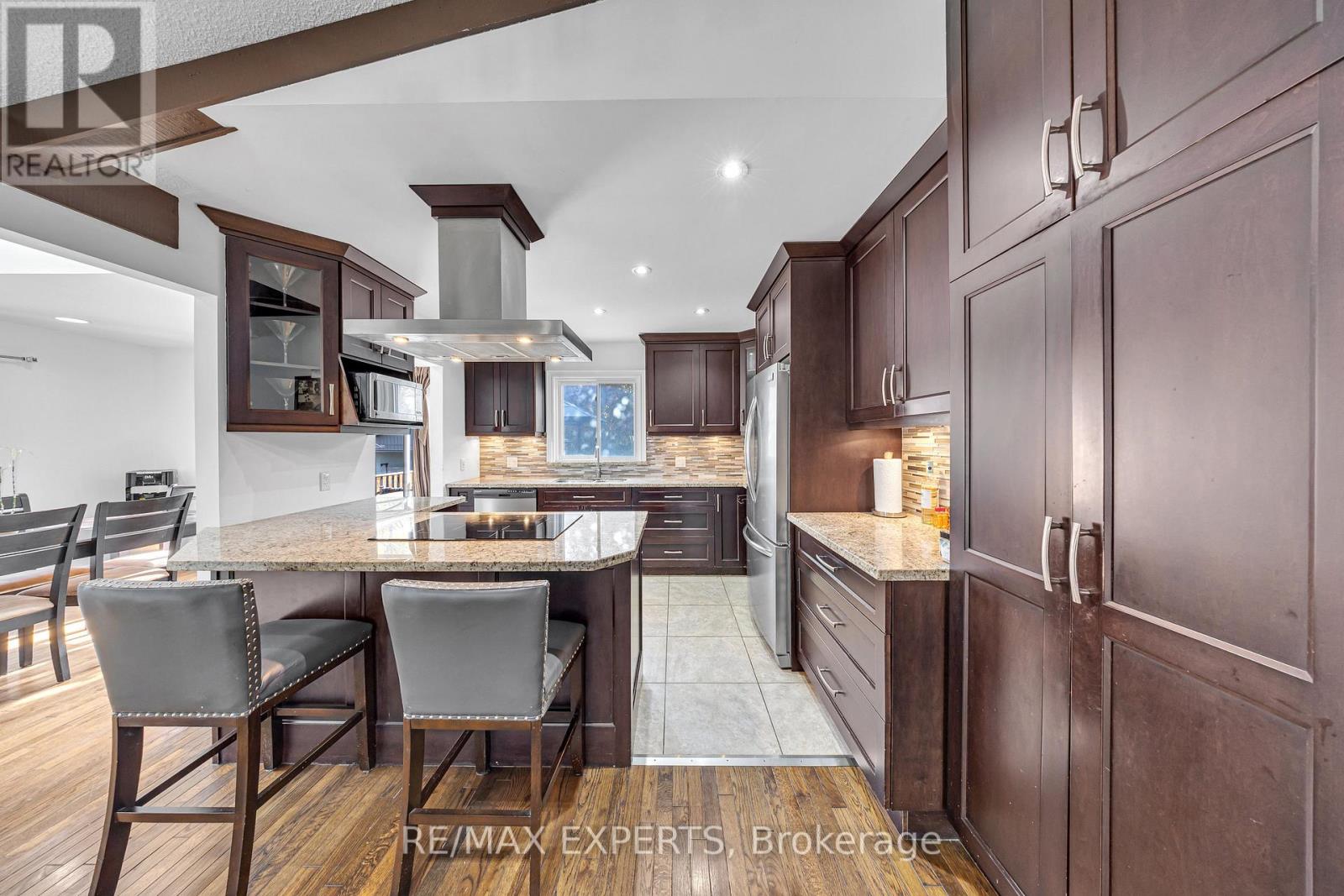 945 Nantyr Drive, Innisfil, Ontario  L9S 1S7 - Photo 5 - N12512482