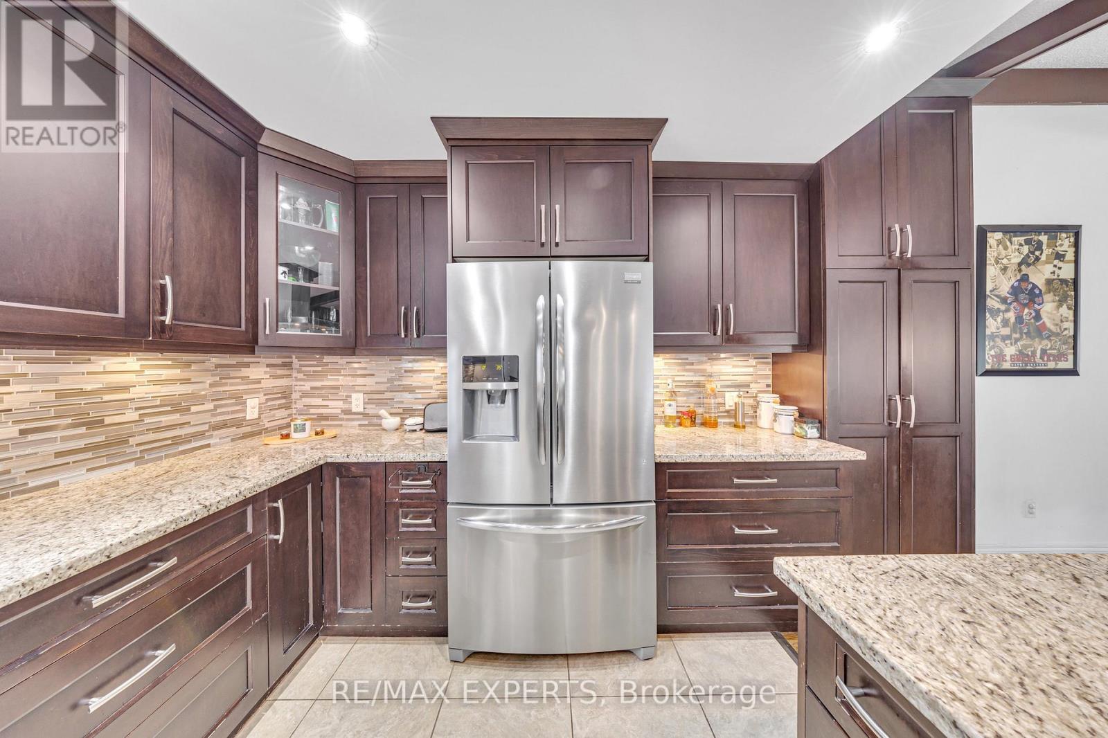 945 Nantyr Drive, Innisfil, Ontario  L9S 1S7 - Photo 8 - N12512482