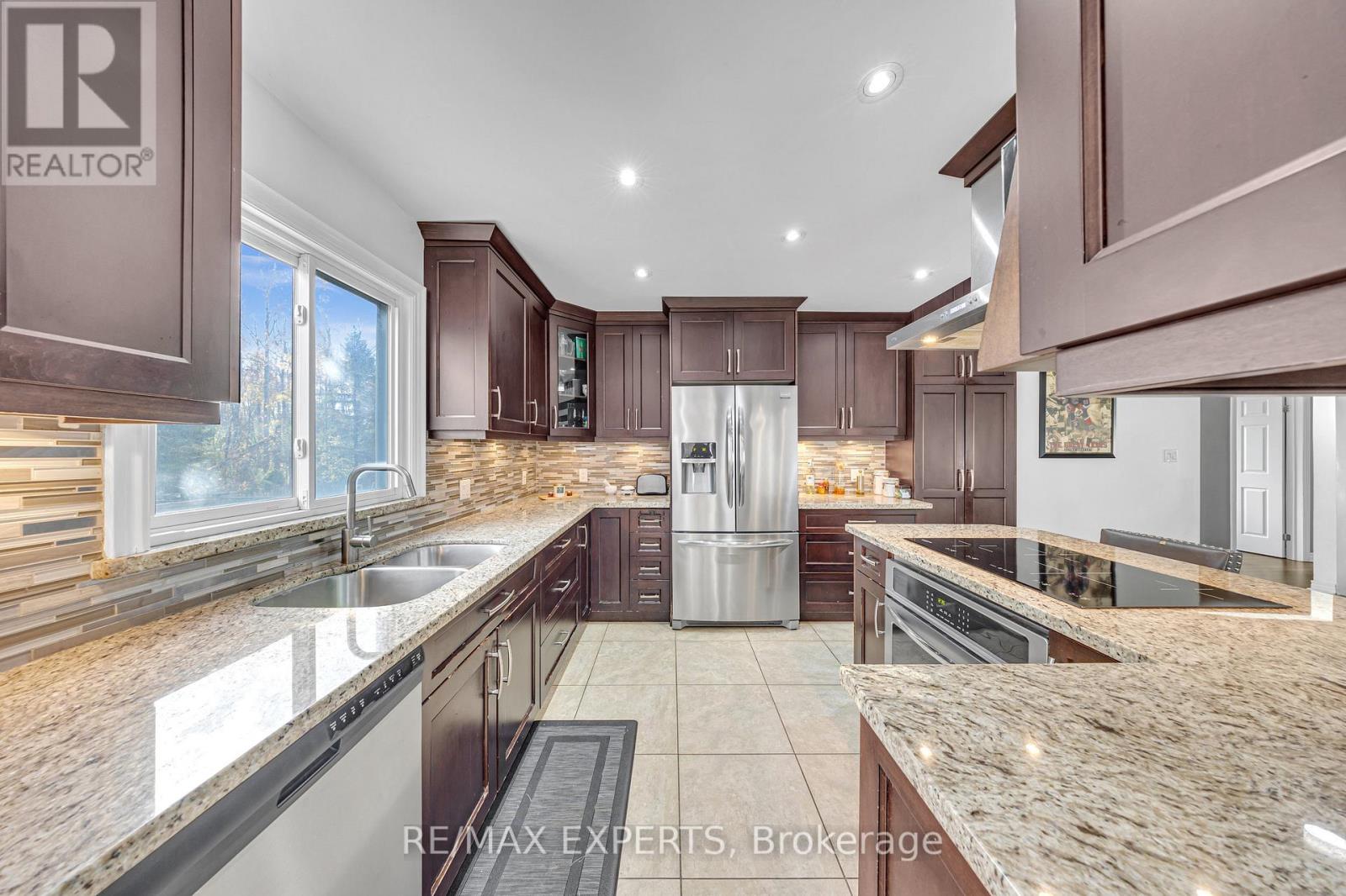 945 Nantyr Drive, Innisfil, Ontario  L9S 1S7 - Photo 9 - N12512482