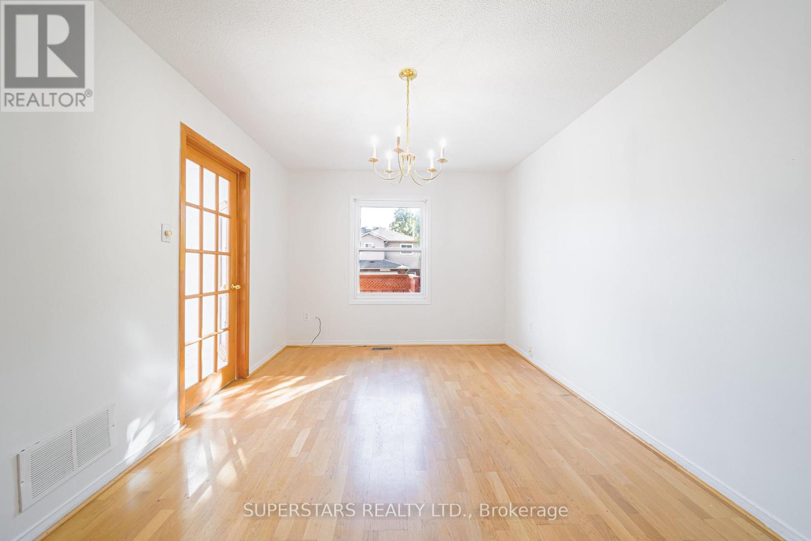 19 Justus Drive, Richmond Hill, Ontario  L4C 9Z4 - Photo 5 - N12512510