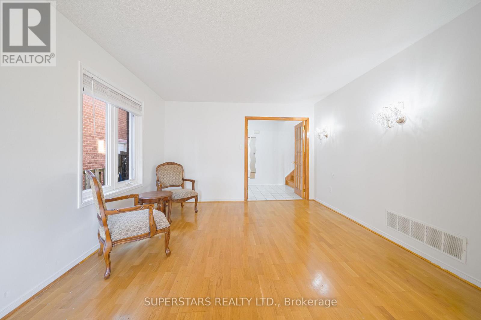 19 Justus Drive, Richmond Hill, Ontario  L4C 9Z4 - Photo 8 - N12512510