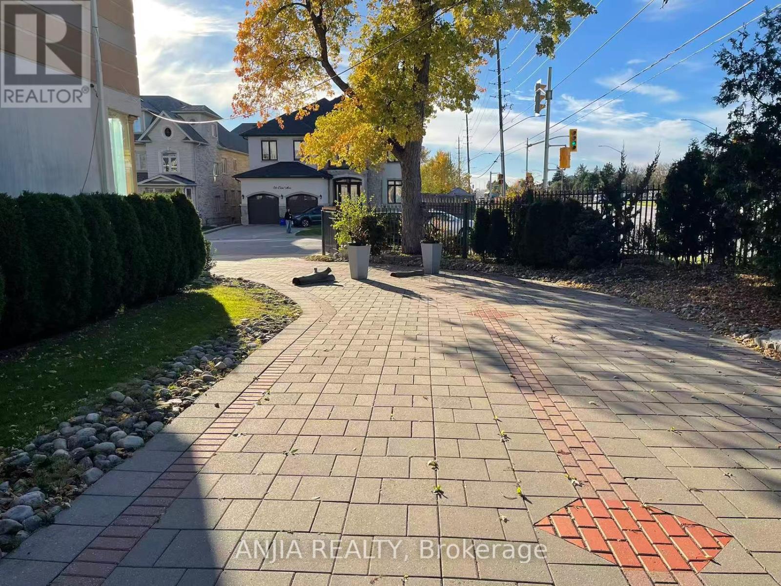 83 ELM AVENUE, Richmond Hill, Ontario