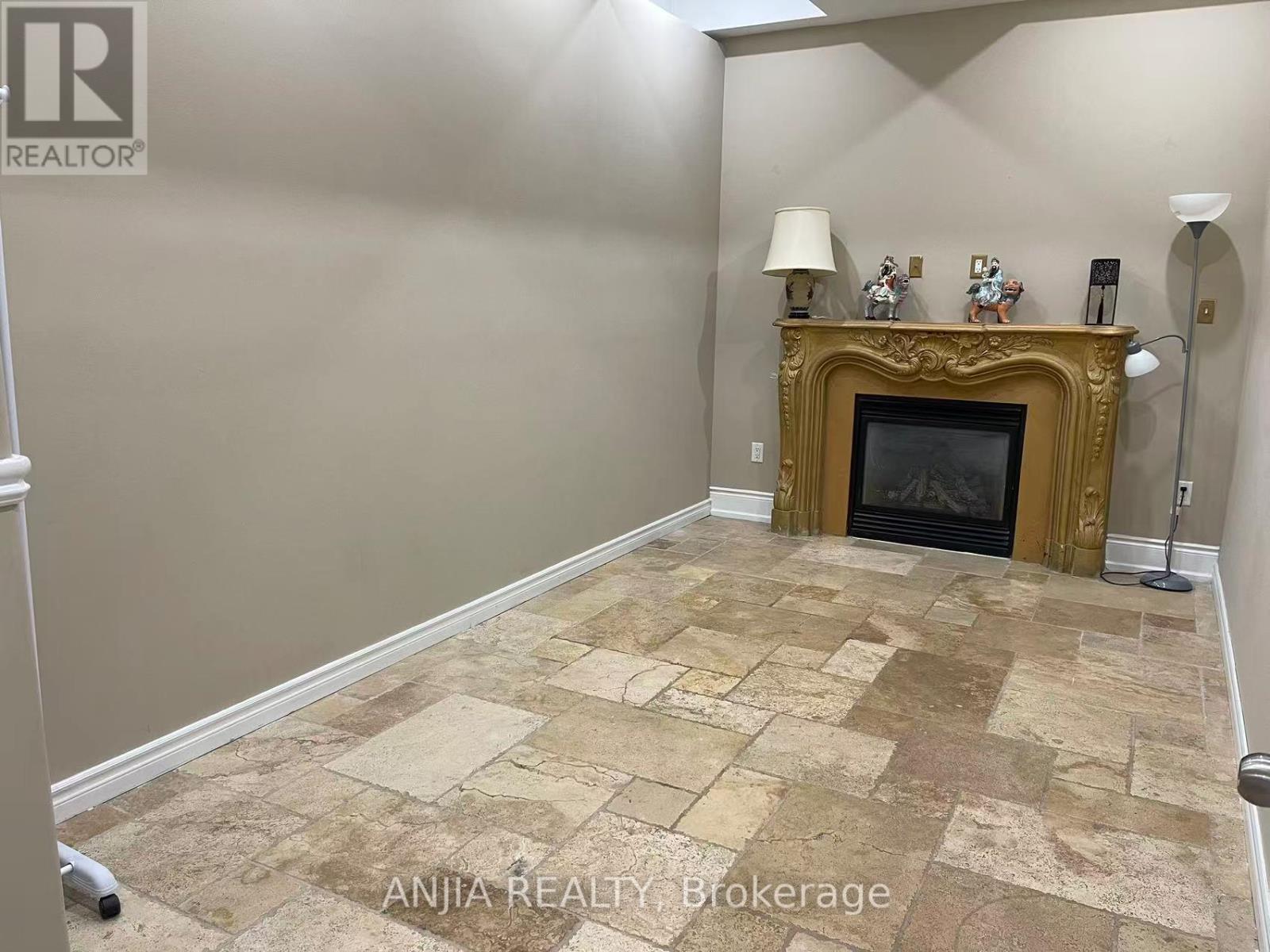 83 Elm Avenue, Richmond Hill, Ontario  L4C 6K8 - Photo 5 - N12512584