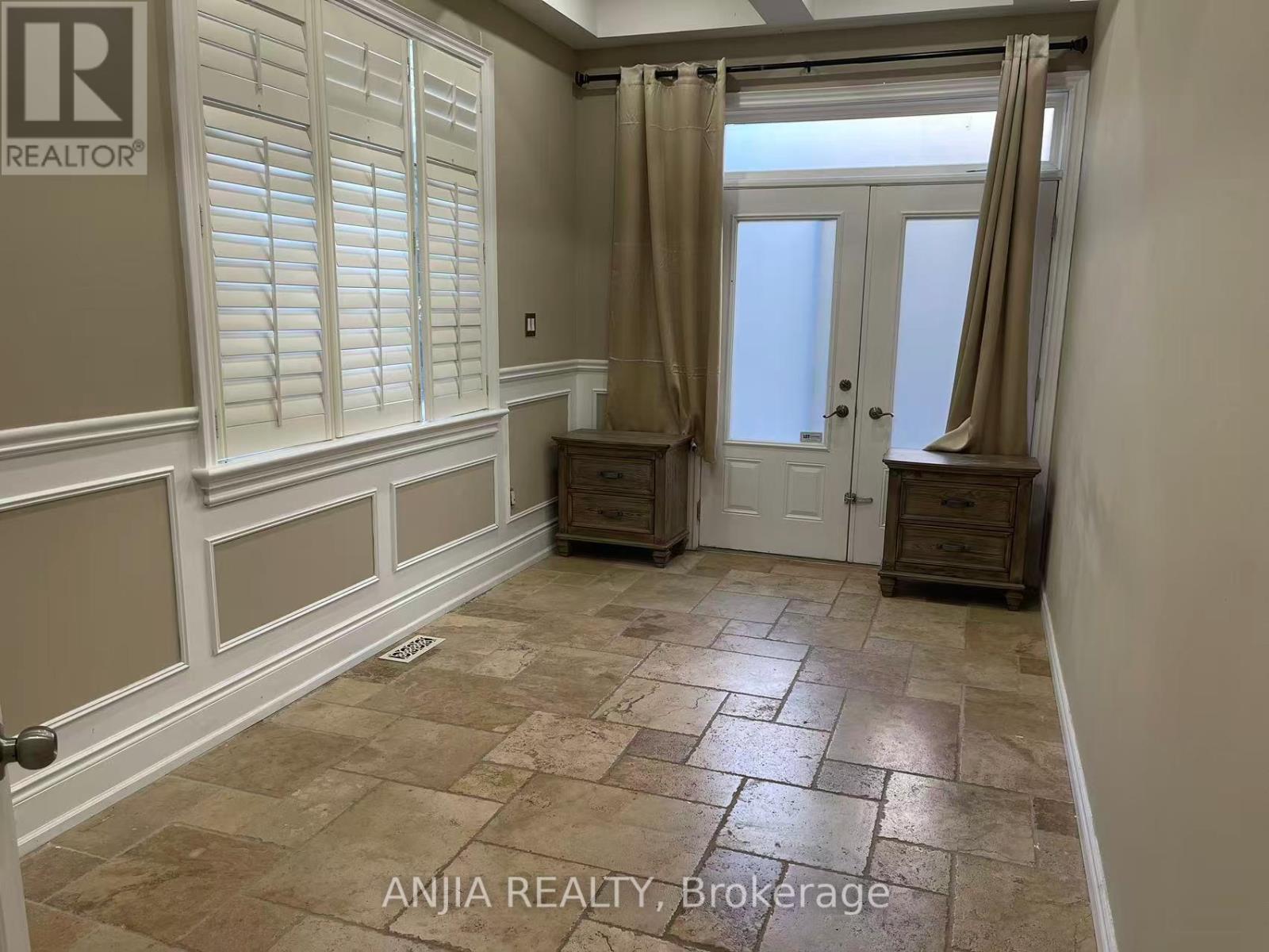 83 Elm Avenue, Richmond Hill, Ontario  L4C 6K8 - Photo 6 - N12512584