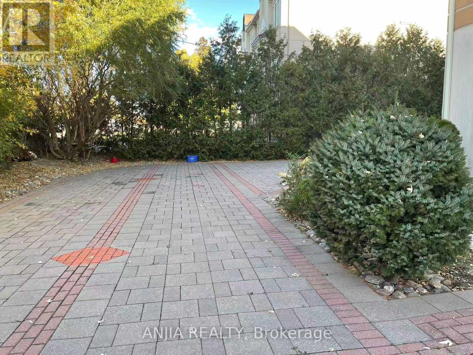 83 Elm Avenue, Richmond Hill, Ontario  L4C 6K8 - Photo 8 - N12512584