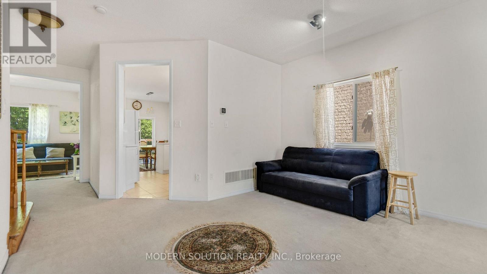 86 Lebovic Drive, Richmond Hill, Ontario  L4E 5C1 - Photo 5 - N12512600