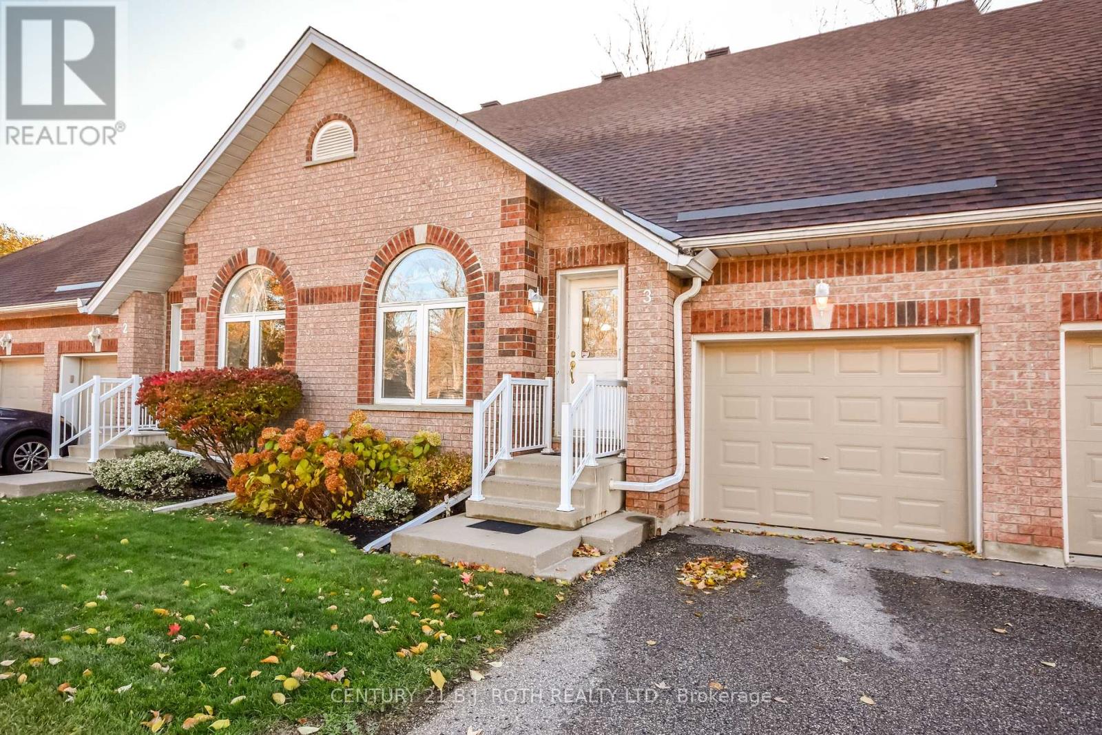 3 - 358 Little Avenue, Barrie (Allandale), Ontario L4N 2Z6 - Photo 2 - S12512520