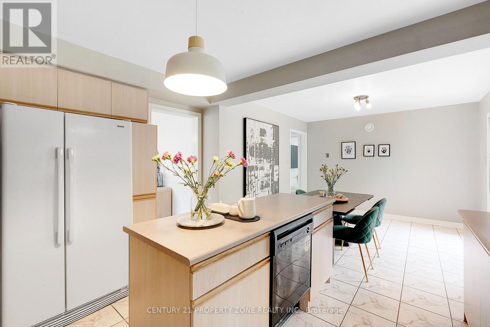 380 Summerchase Drive, Oakville, Ontario  L6H 5T7 - Photo 20 - W12478744