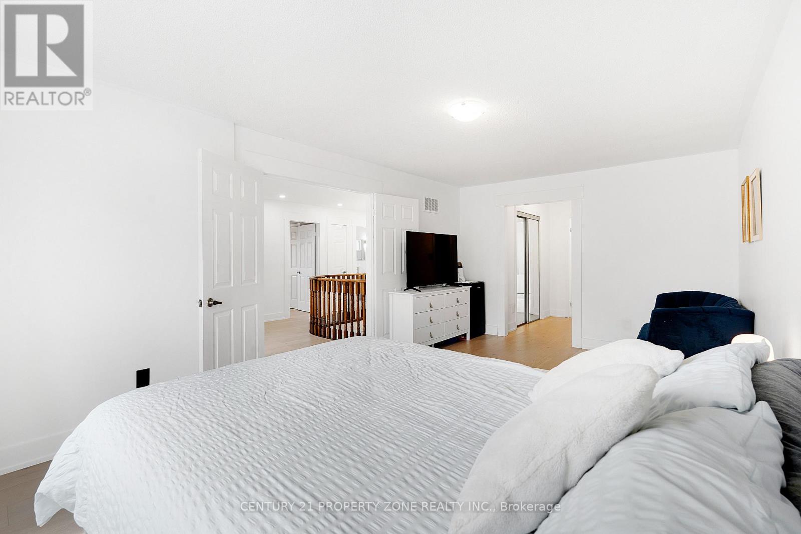 380 Summerchase Drive, Oakville, Ontario  L6H 5T7 - Photo 25 - W12478744