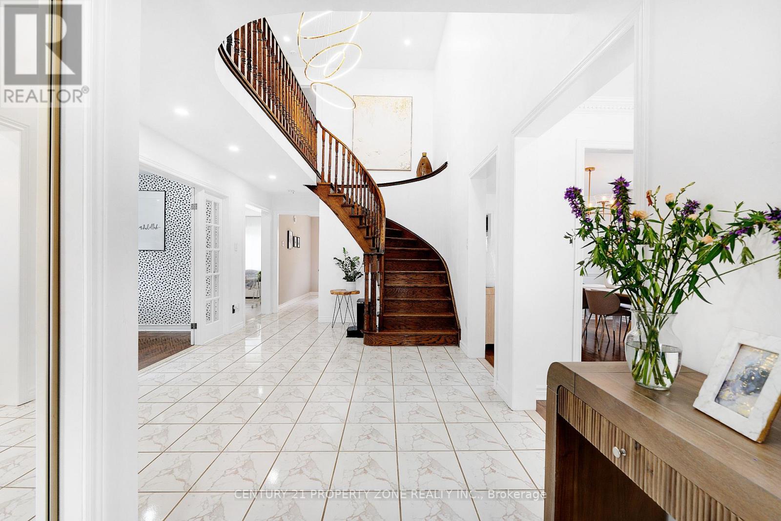 380 Summerchase Drive, Oakville, Ontario  L6H 5T7 - Photo 8 - W12478744