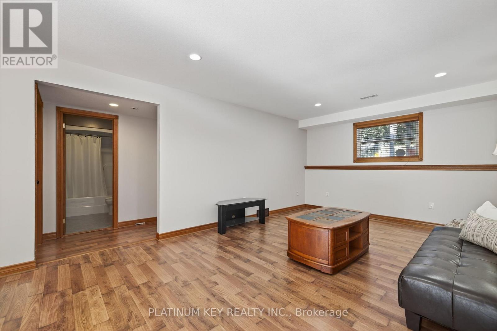 29 Dell Drive, Strathroy-Caradoc, Ontario  N7G 1C6 - Photo 18 - X12446254