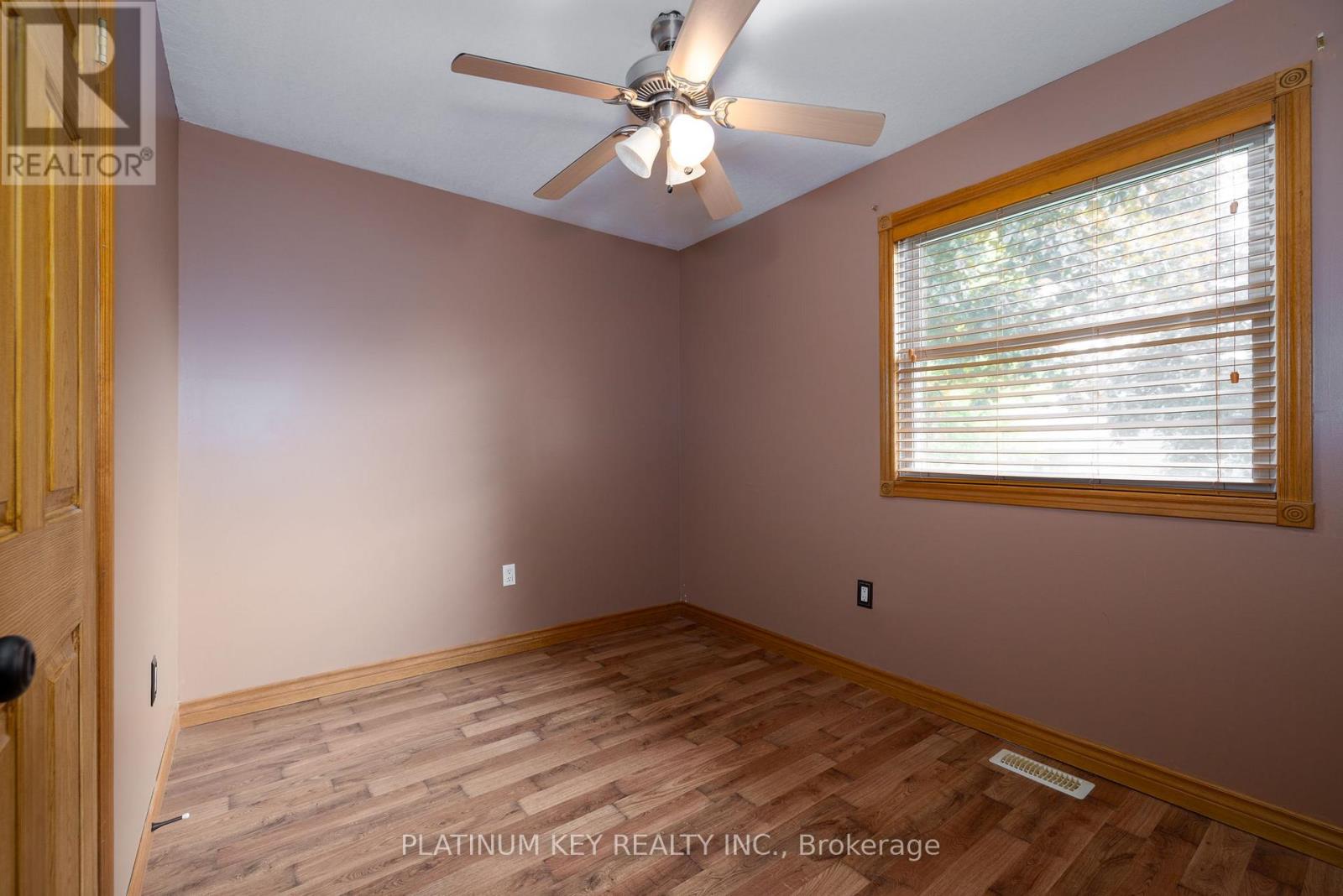 29 Dell Drive, Strathroy-Caradoc, Ontario  N7G 1C6 - Photo 32 - X12446254