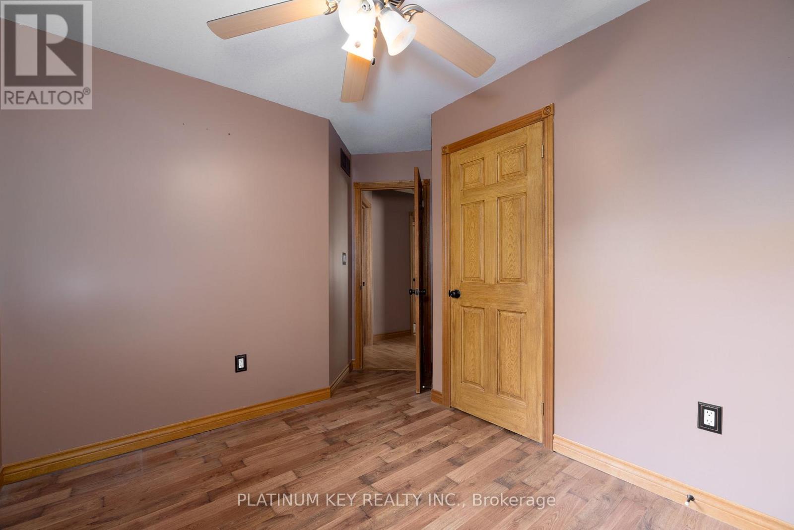 29 Dell Drive, Strathroy-Caradoc, Ontario  N7G 1C6 - Photo 33 - X12446254