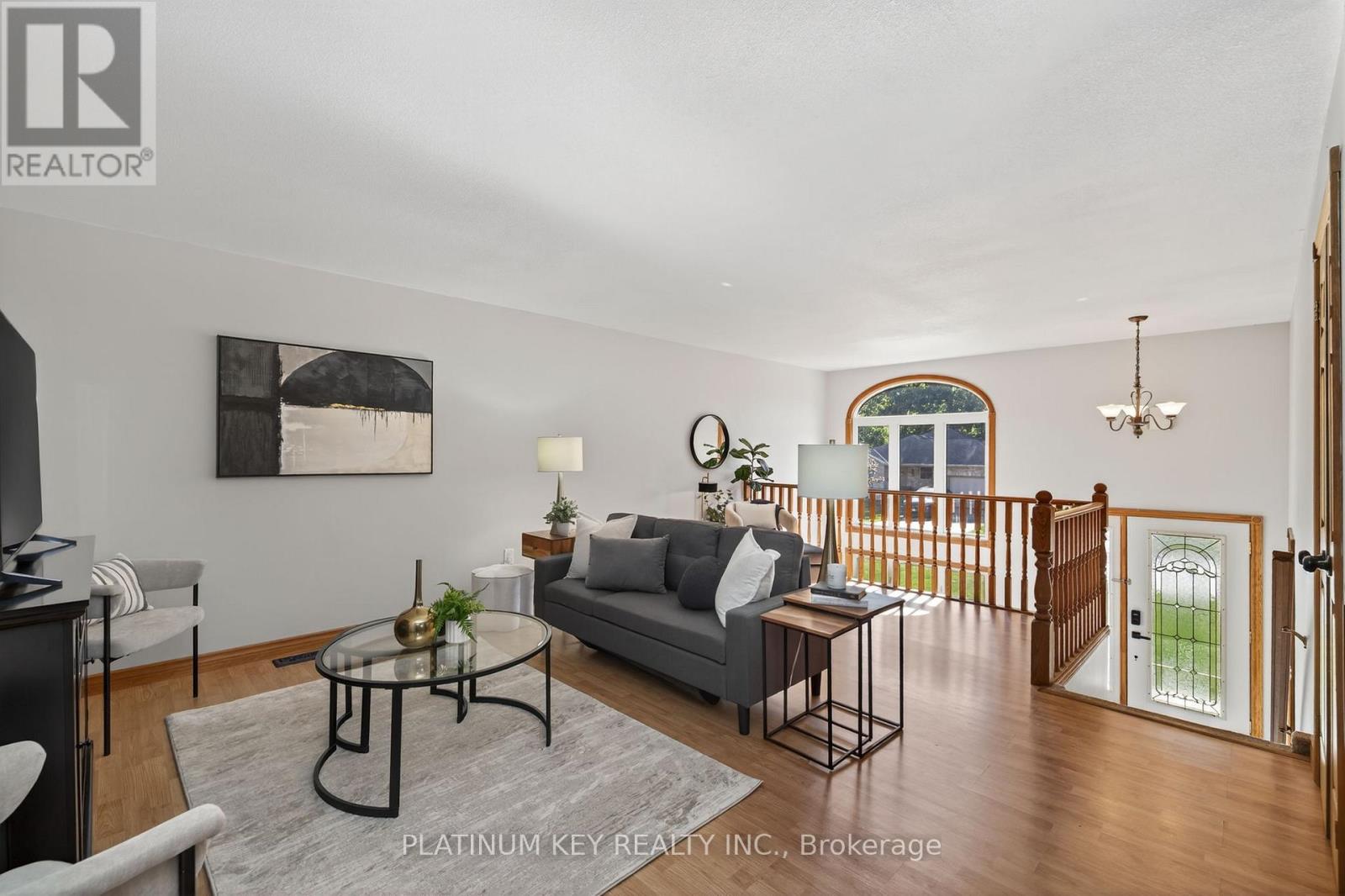 29 Dell Drive, Strathroy-Caradoc, Ontario  N7G 1C6 - Photo 3 - X12446254