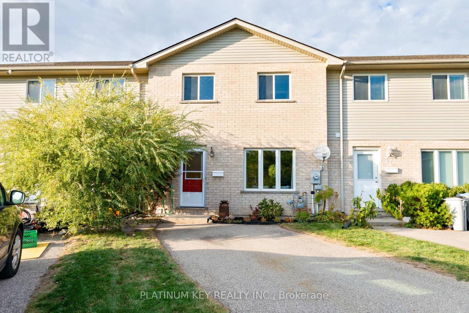 19 Katie Lane, Strathroy-Caradoc, Ontario  N7G 4E5 - Photo 1 - X12460634