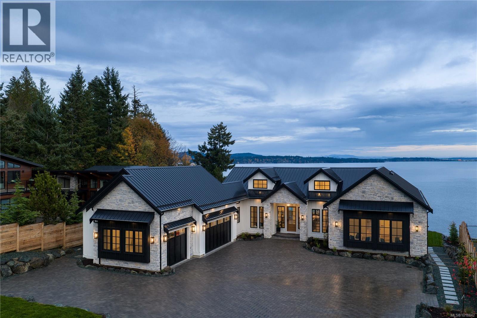 3080 Beachfront Cres, Mill Bay, British Columbia
