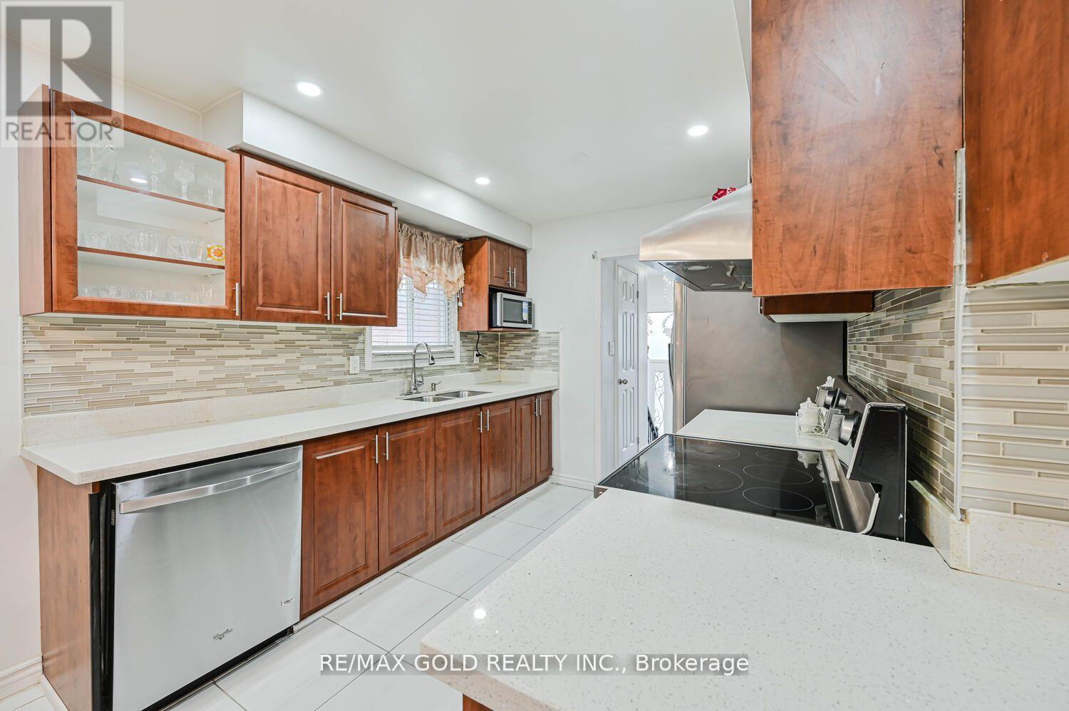 7296 Sigsbee Drive, Mississauga, Ontario  L4T 4A2 - Photo 16 - W12512332