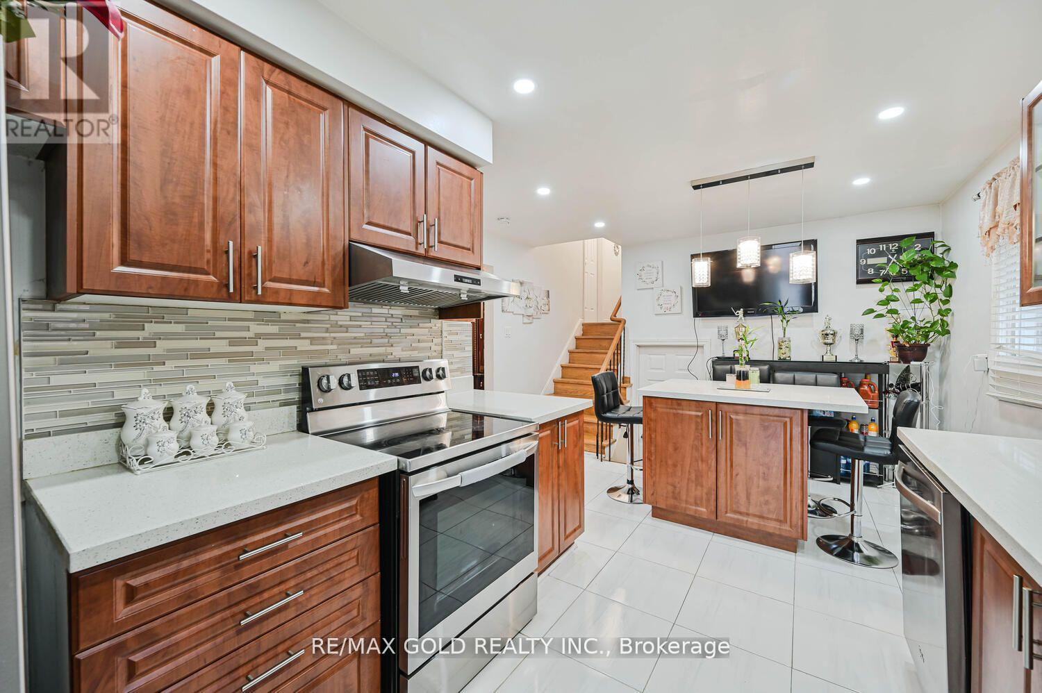 7296 Sigsbee Drive, Mississauga, Ontario  L4T 4A2 - Photo 19 - W12512332