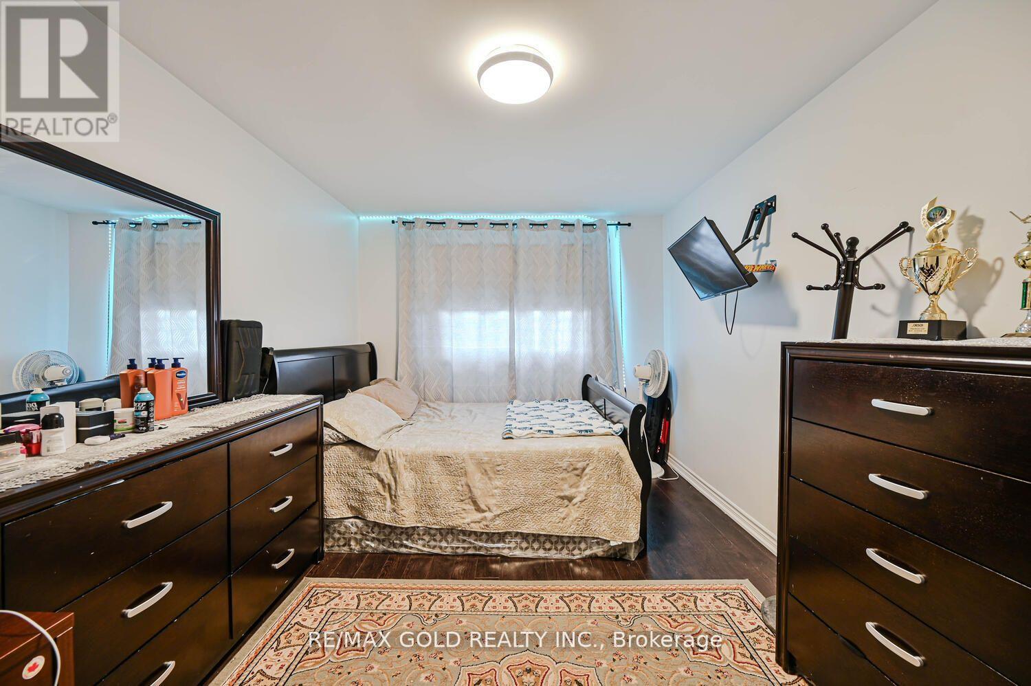 7296 Sigsbee Drive, Mississauga, Ontario  L4T 4A2 - Photo 21 - W12512332