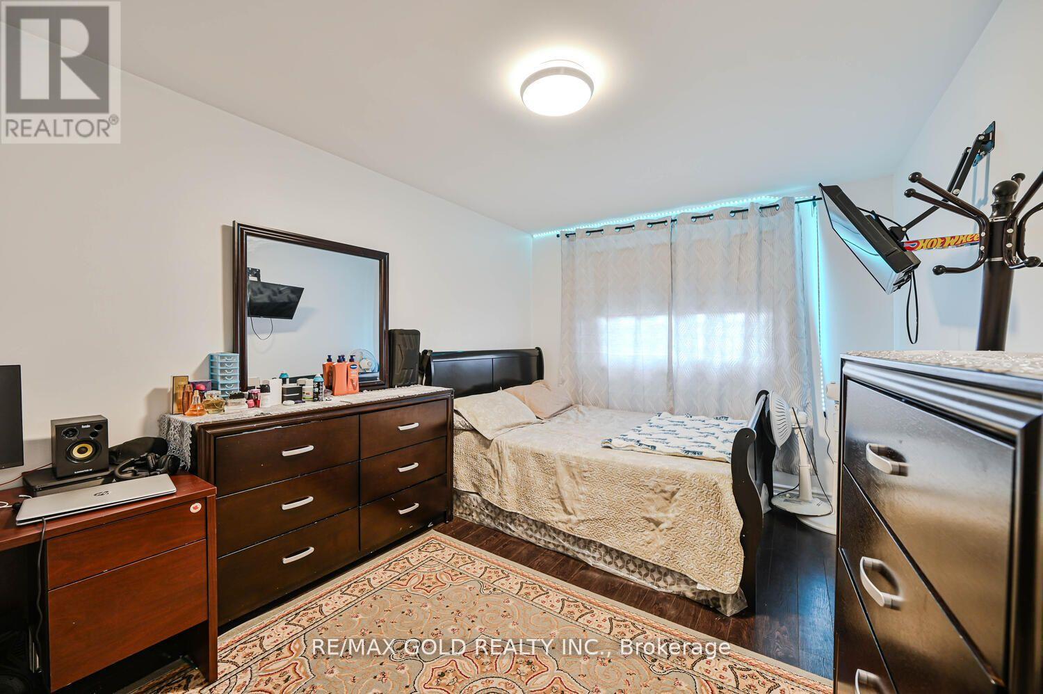 7296 Sigsbee Drive, Mississauga, Ontario  L4T 4A2 - Photo 22 - W12512332