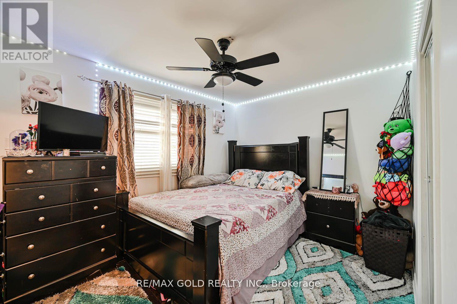 7296 Sigsbee Drive, Mississauga, Ontario  L4T 4A2 - Photo 24 - W12512332