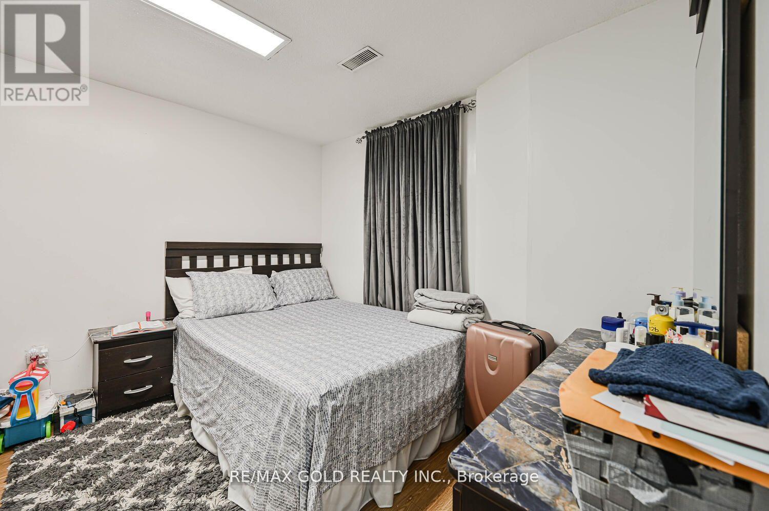 7296 Sigsbee Drive, Mississauga, Ontario  L4T 4A2 - Photo 35 - W12512332