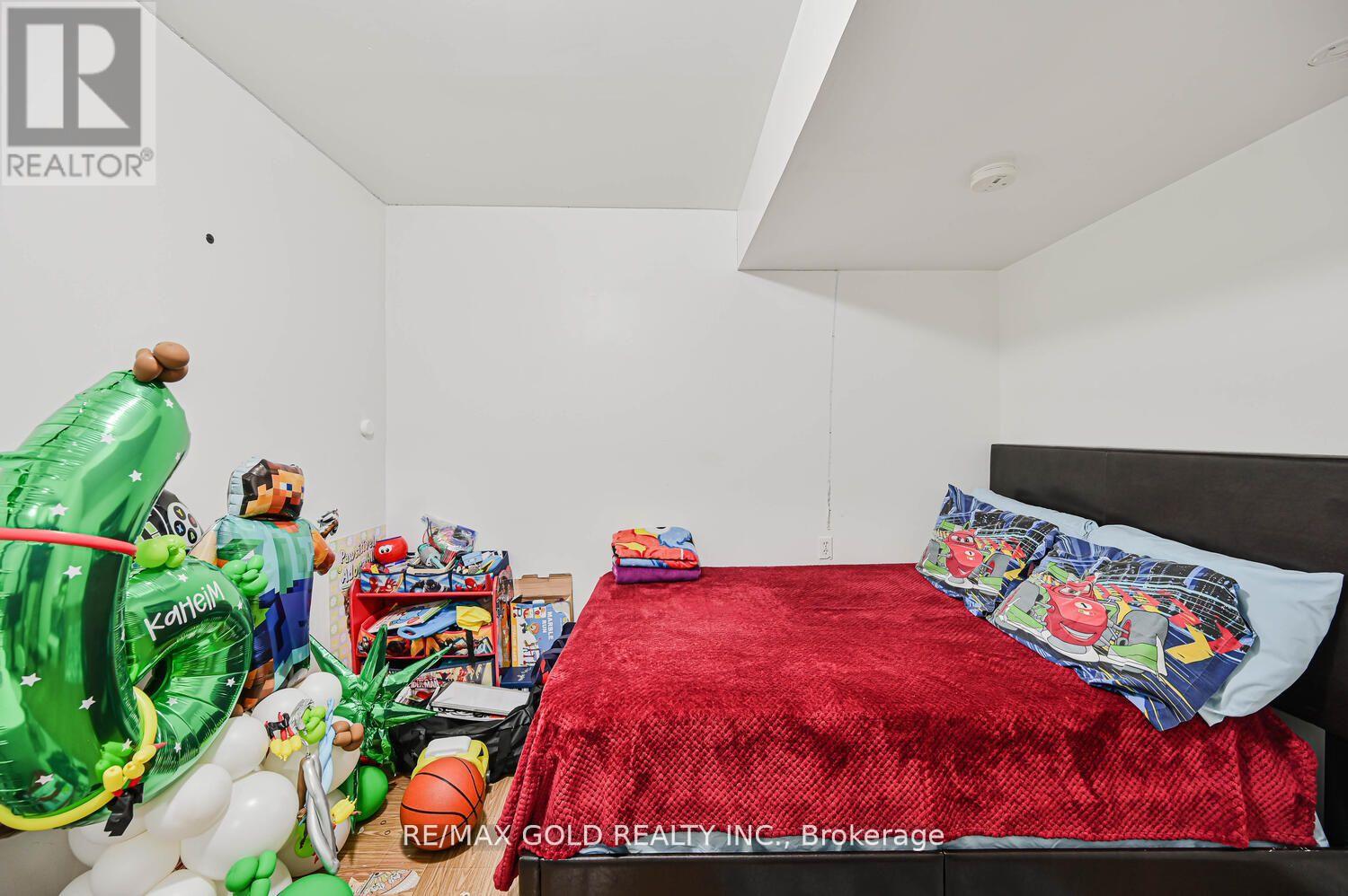 7296 Sigsbee Drive, Mississauga, Ontario  L4T 4A2 - Photo 37 - W12512332