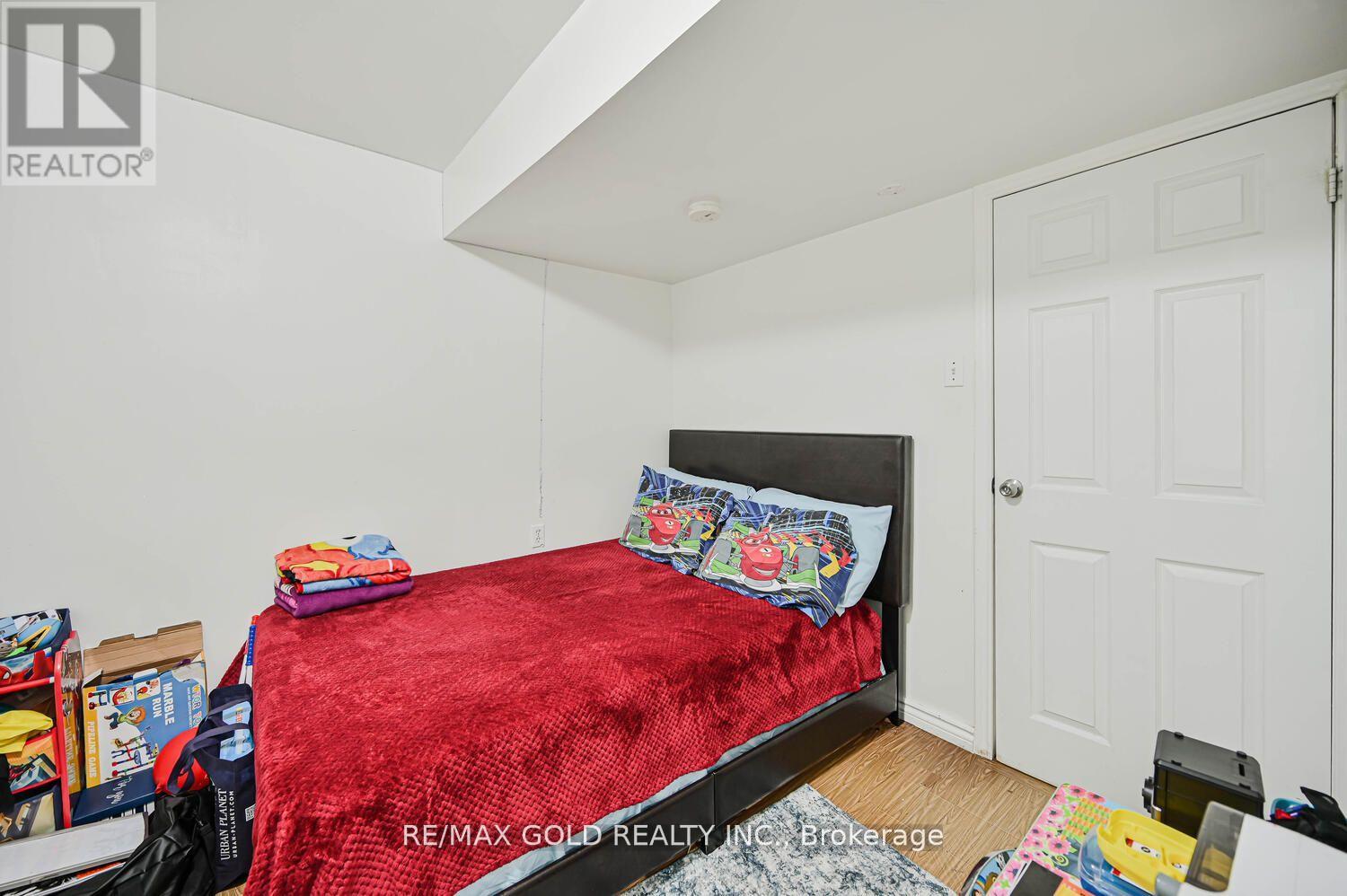 7296 Sigsbee Drive, Mississauga, Ontario  L4T 4A2 - Photo 38 - W12512332