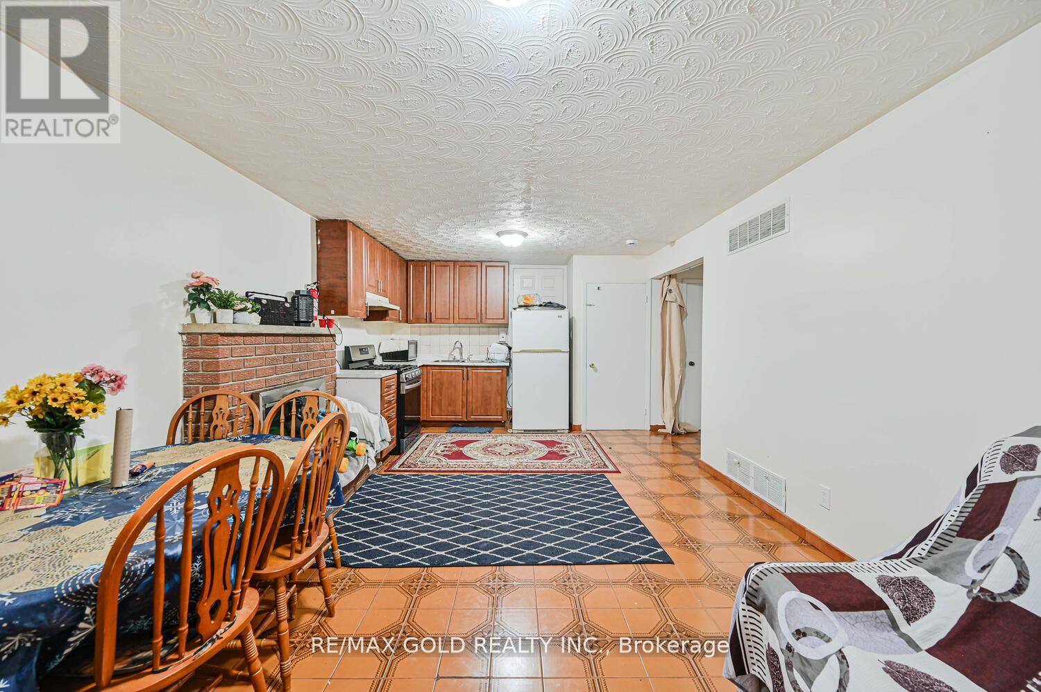 7296 Sigsbee Drive, Mississauga, Ontario  L4T 4A2 - Photo 43 - W12512332