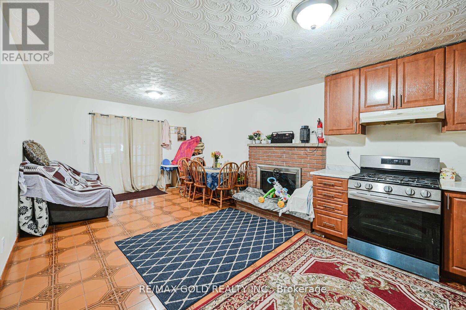 7296 Sigsbee Drive, Mississauga, Ontario  L4T 4A2 - Photo 45 - W12512332